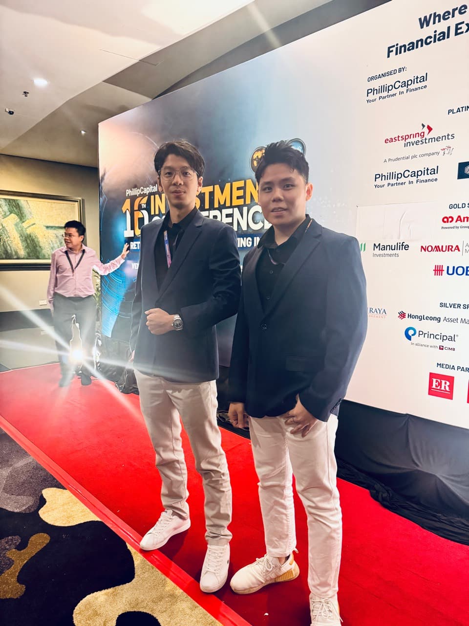 Two Aeora Research attendees at the PhilipCapital 16th Investment Conference